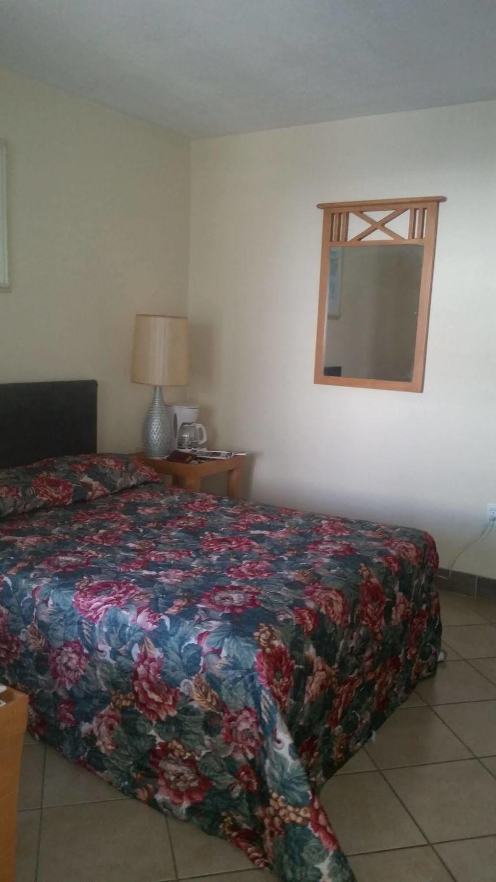 Hotel Martinique Lake Worth Beach Esterno foto